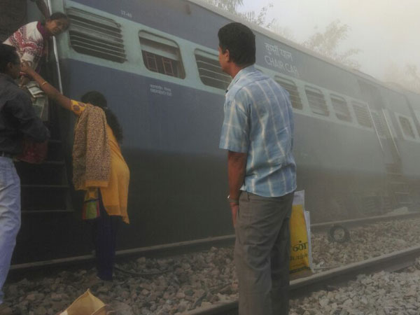 13-1423823359-trainaccident-4-600