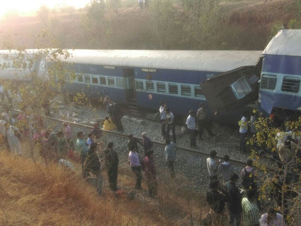 13-1423823371-train-accidentt-600