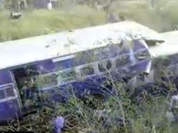 13-1423823382-train-accident-6600