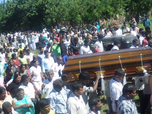 தமிழினியின்-இறுதி-நிகழ்வு3-600x450 - Copy