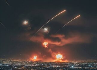 ஈரானில் பெய்யும் மரண மழை! ஒரு சொட்டுப் பட்டாலும் உடல் கருகும் அபாயம்?