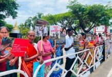 படையினரிடம் சரணடைந்து வலிந்து காணாமல் ஆக்கப்பட்டோருக்கு நீதி கோரி மட்டக்களப்பில் போராட்டம்!