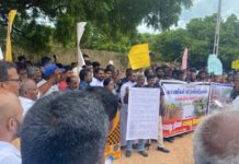 காணி விடுவிப்பை வலியுறுத்தி யாழ்.வயாவிளான் சந்தியில் ஆரம்பித்த போராட்டம்!